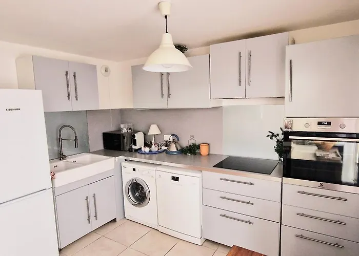 Appartement Moderne 3 Pieces Avec Parking Prive